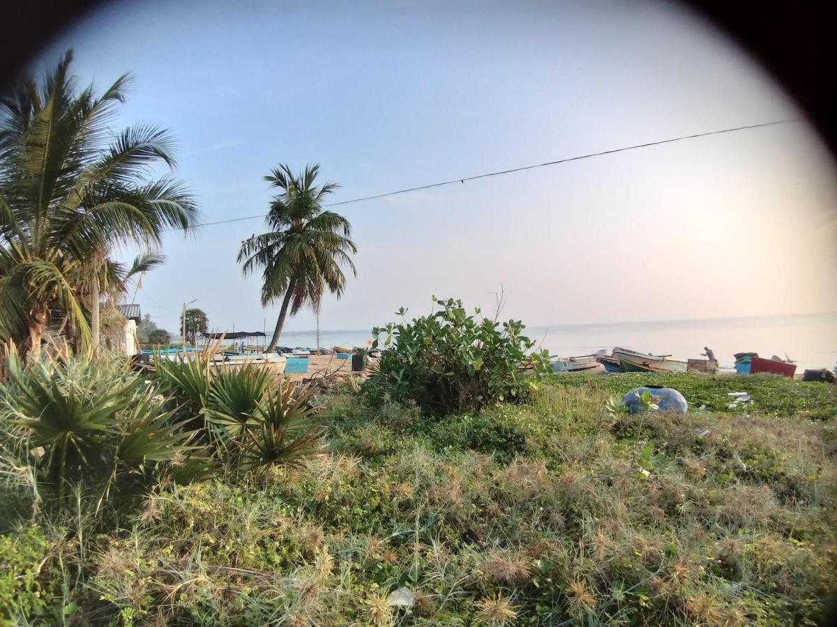 Beach Life Uppuveli Triquinimale Exterior foto
