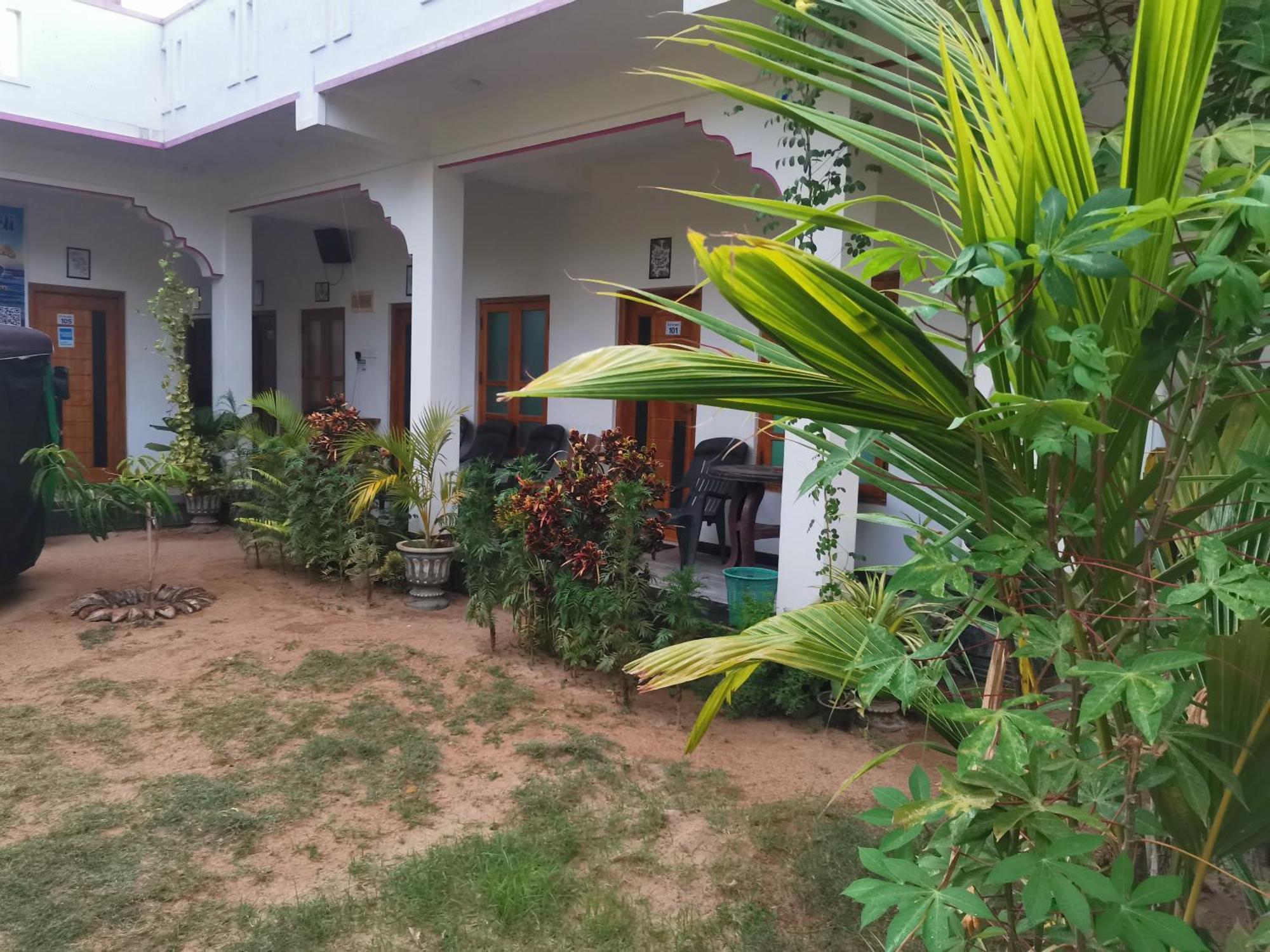 Beach Life Uppuveli Triquinimale Exterior foto