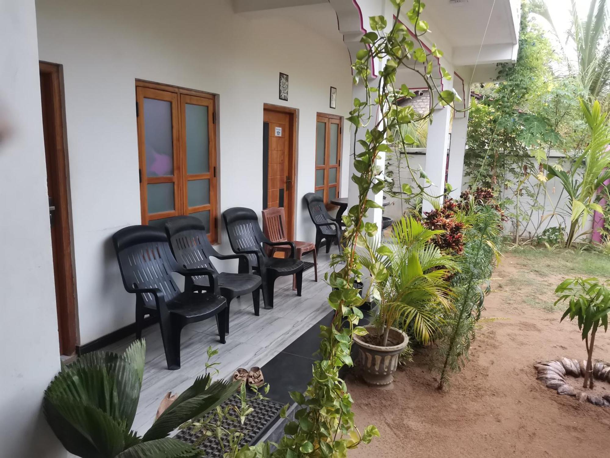 Beach Life Uppuveli Triquinimale Exterior foto